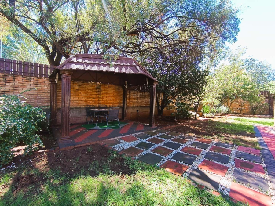 5 Bedroom Property for Sale in Pellissier Free State